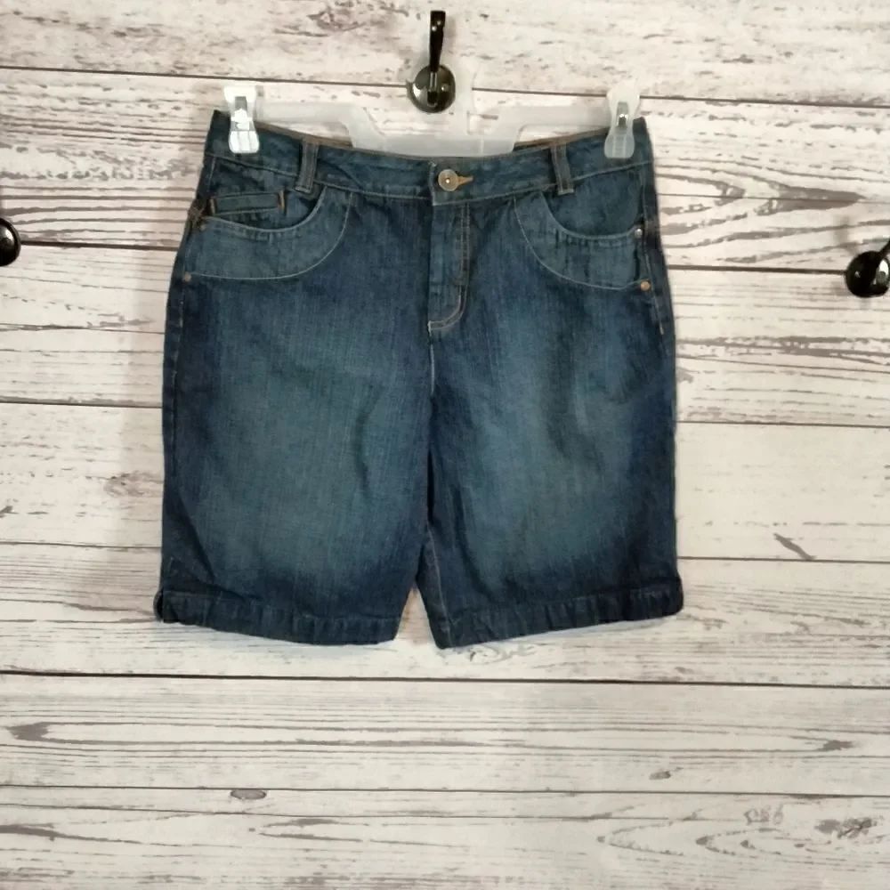 "Faded Glory" woman's jean shorts 🩳